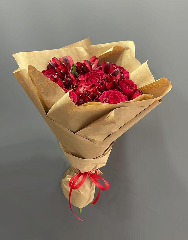 Букет цветов из: Альстромерии и Розы в Морках