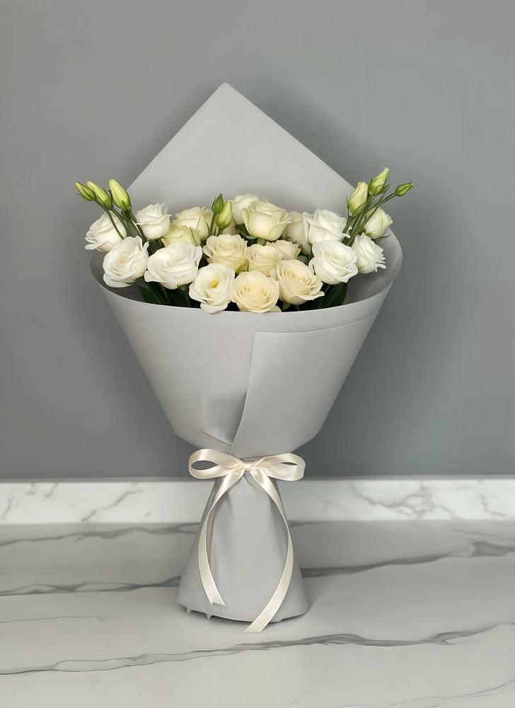 Букет цветов из: Розы и Лизиантусы в Морках