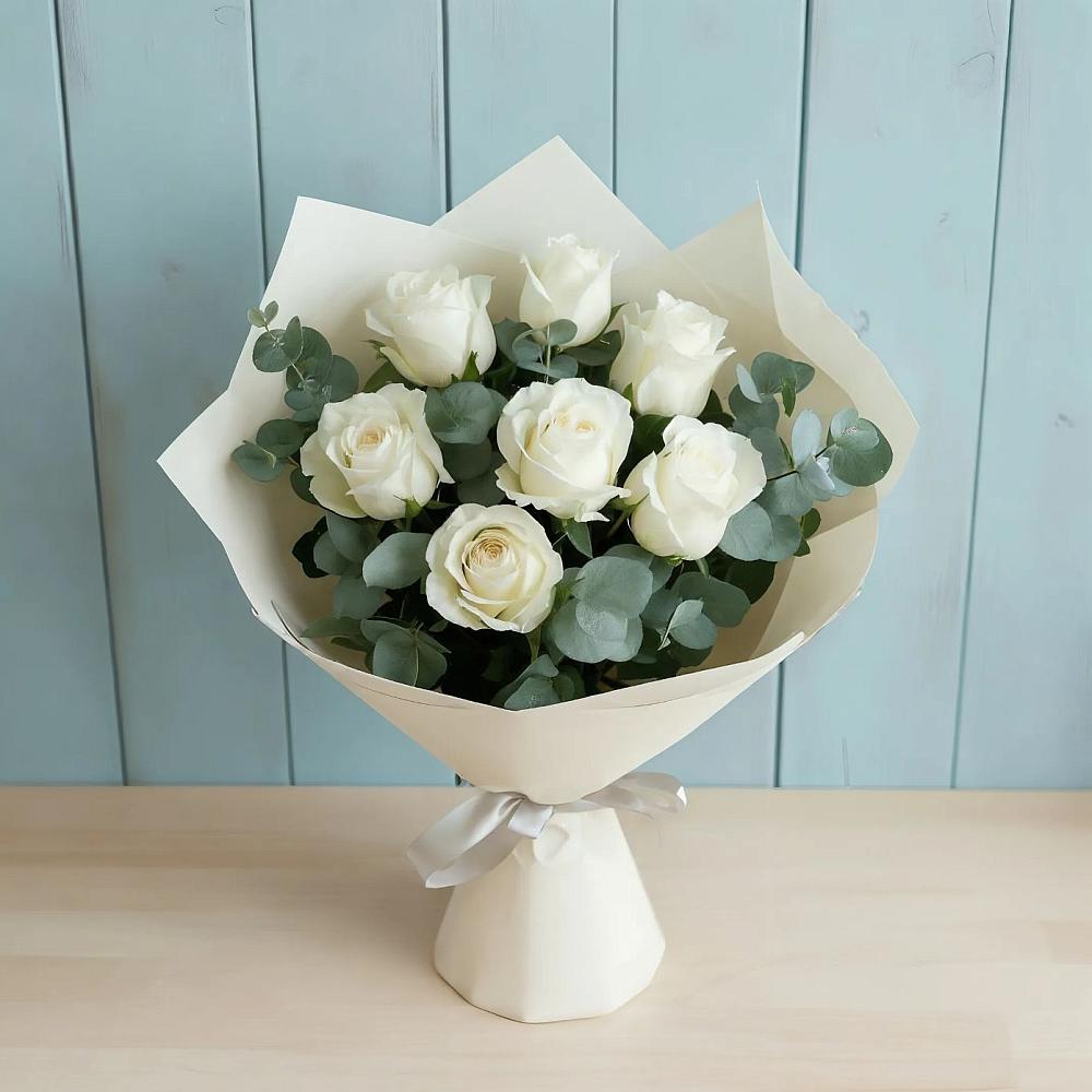 Букет Белые розы в Эвкалипте в Морках