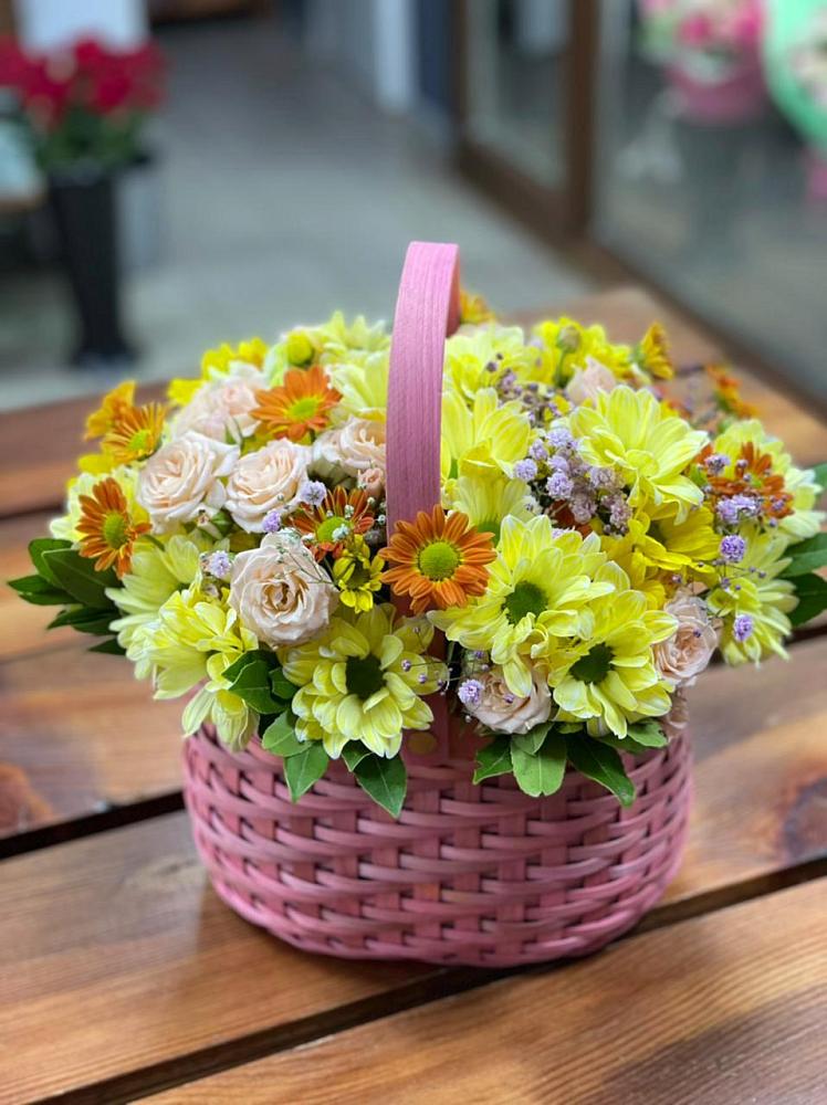 Цветочная композиция из Хризантемы и Розы в корзине в Морках