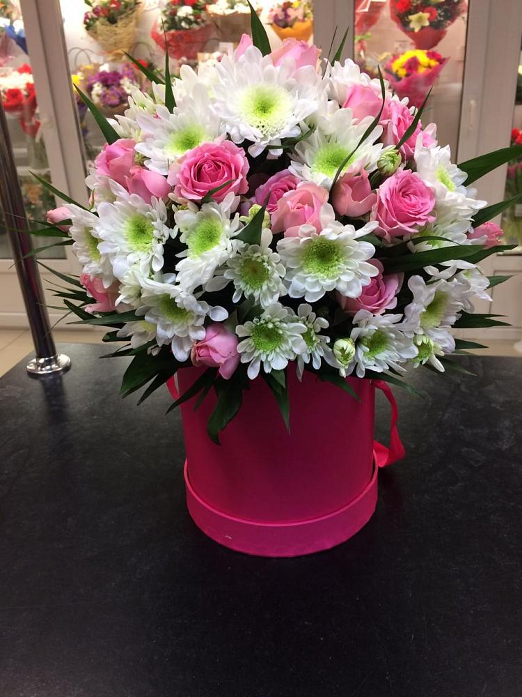 Цветочная композиция из Розы и Хризантемы в шляпной коробке в Морках