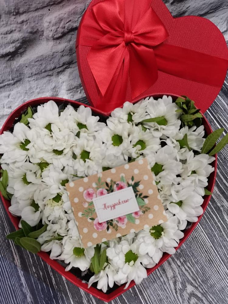 Цветочная композиция из Хризантемы в виде сердца в Морках