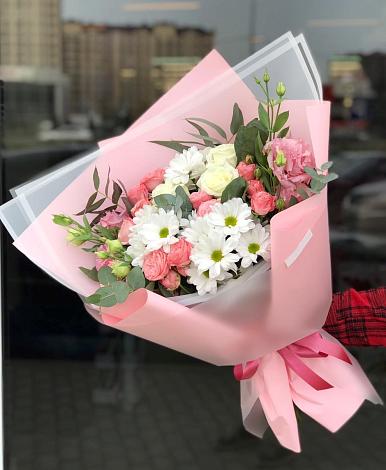 Букет цветов из: Розы, Лизиантусы и Хризантемы в Морках