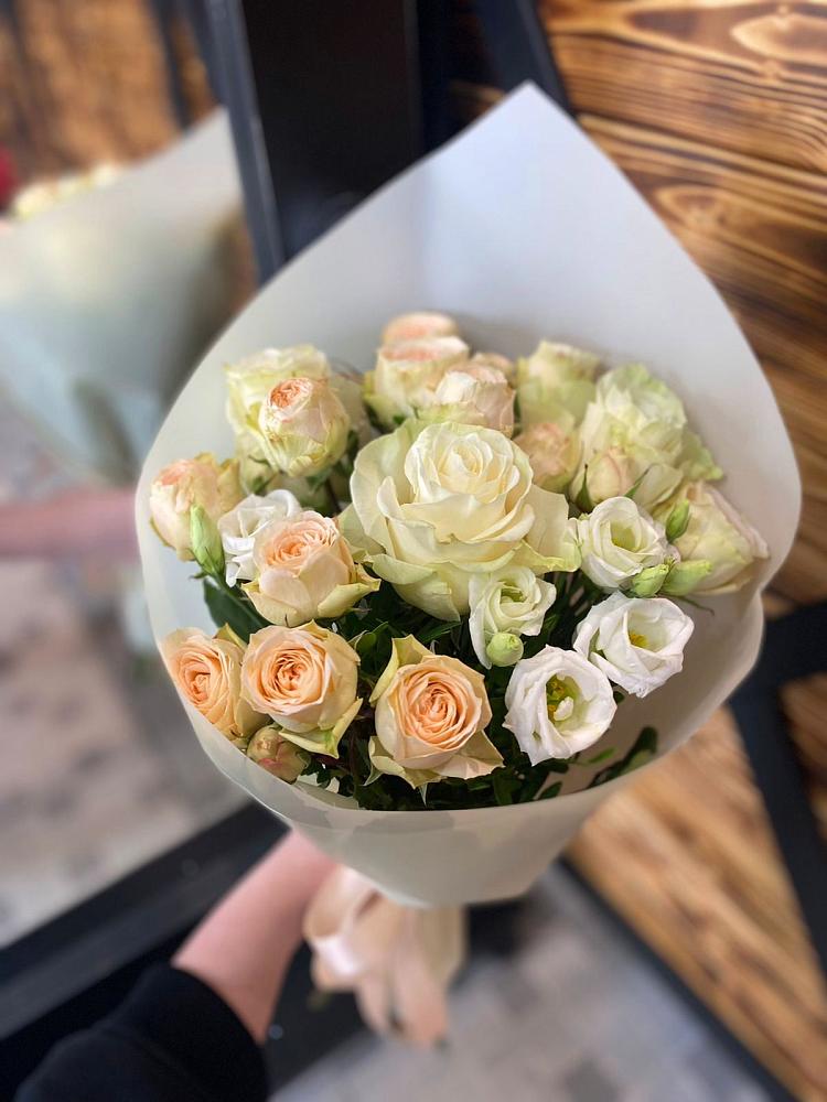 Букет цветов из: Розы и Лизиантусы в Морках